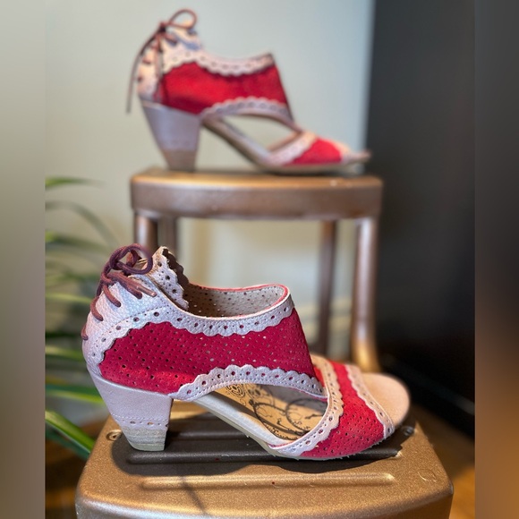 DKODE Red & Pink Heels - Picture 2 of 5